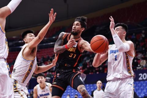 《熊出没·年年有熊》年味十足 熊强欢聚守护团圆 2026-02-02 近日，2026春节档合家欢动画电影《熊出没·年年有熊》发布“为年而生”主创推介视频及“笑闯年关”版海报，首次展开创作历程、世界观构建与角色塑造，并深度揭秘影片的情感内核。